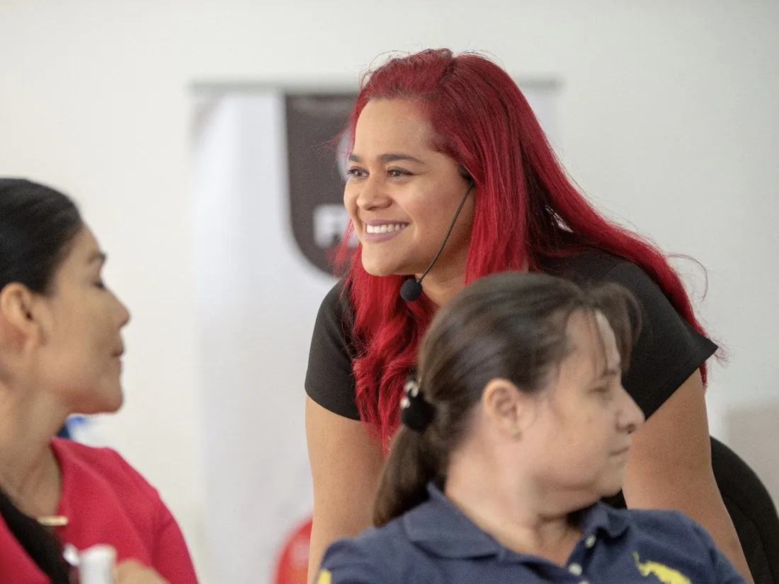 Kenelva Castrillón en una sesión de asesoría con empresarias